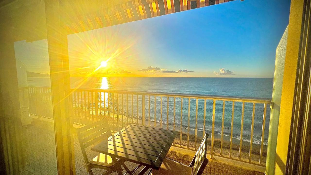 Seaviews By Jenni Menton, La Suite, Superbe Front De Mer, Top Emplacement Avec Terrasse Et Parking! Exterior photo